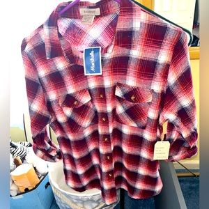 Women’s Passport Flannel - size Medium- **NEVER WORN**